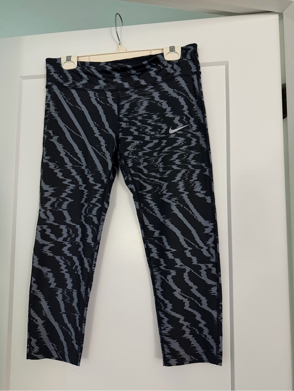 Nike Kids Black & Gray Zigzag Print Leggings